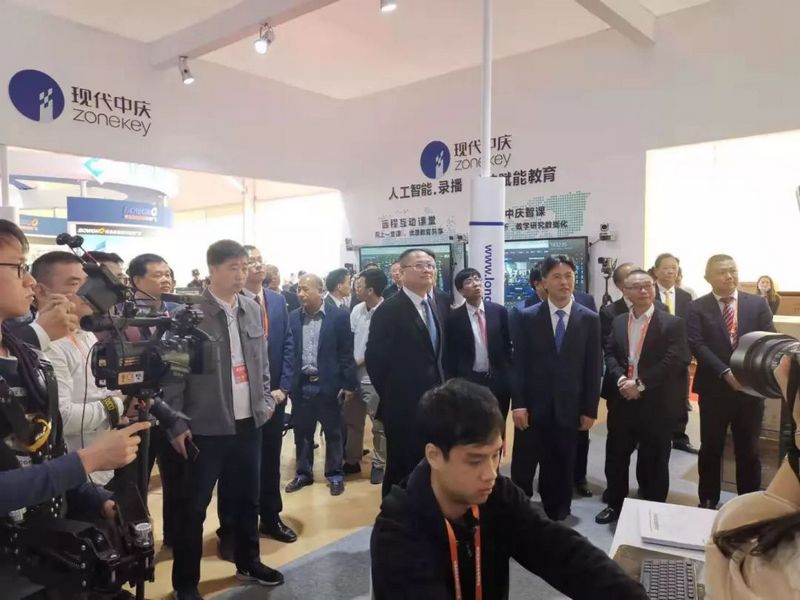 两支神秘乐队空降2019廉江红橙节龙健会馆,用音乐谱写新章! (7).jpg 两支神秘乐队空降2019廉江红橙节龙健会馆,用音乐谱写新章! (7).jpg