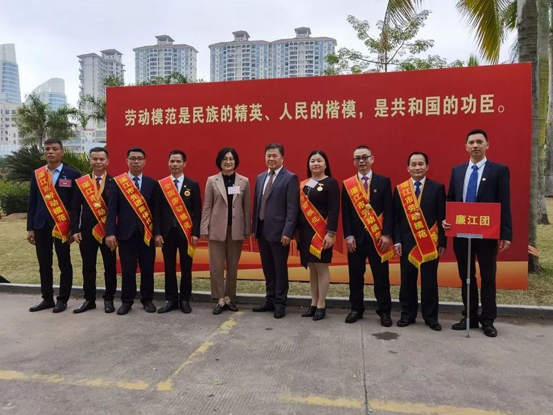 热烈祝贺龙健集团陈逸主席荣获湛江市劳模称号 (3).jpg